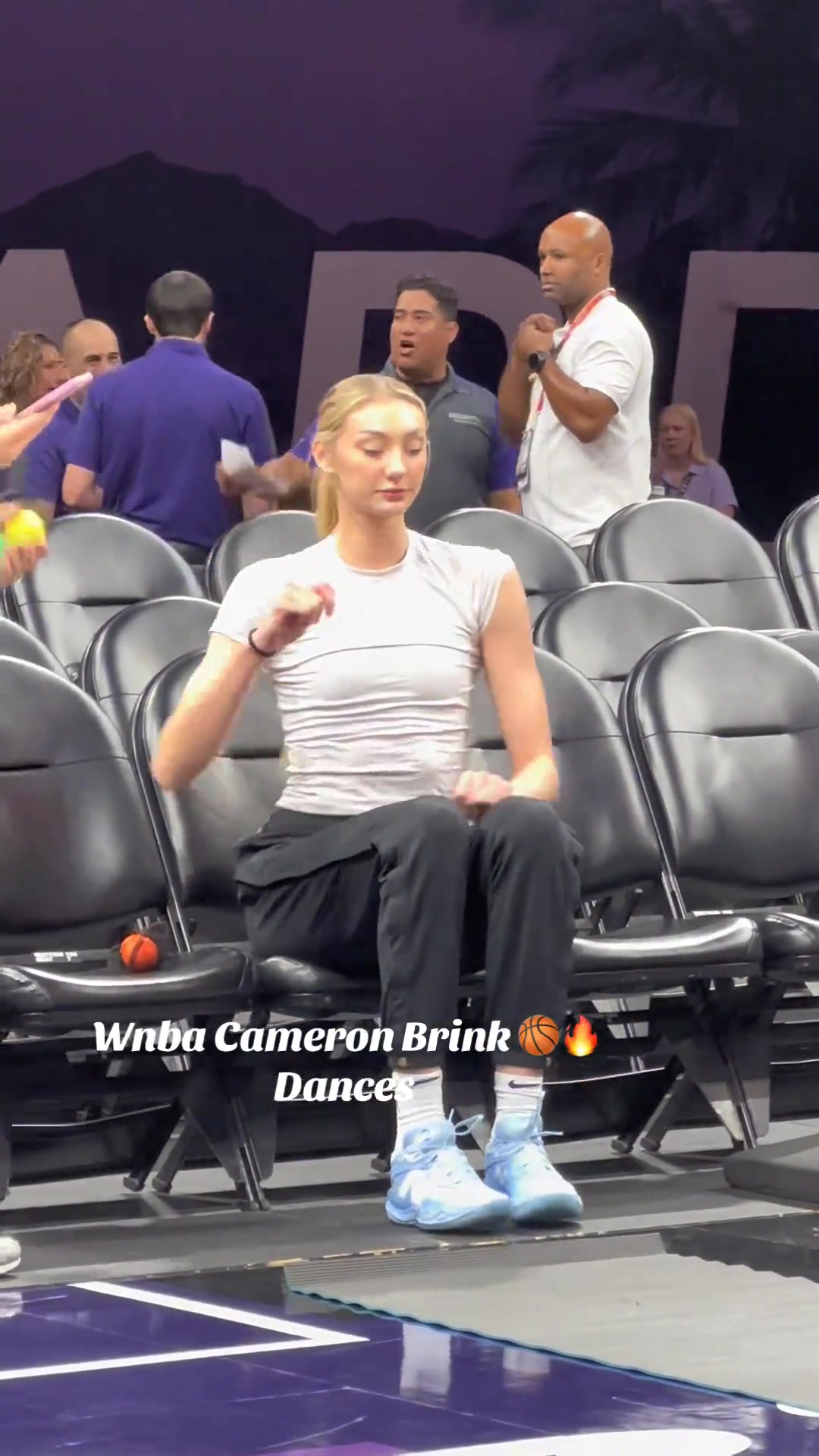 感受一下庫(kù)里教妹布林克的十頭身有一說(shuō)一真的和杜蘭特很配