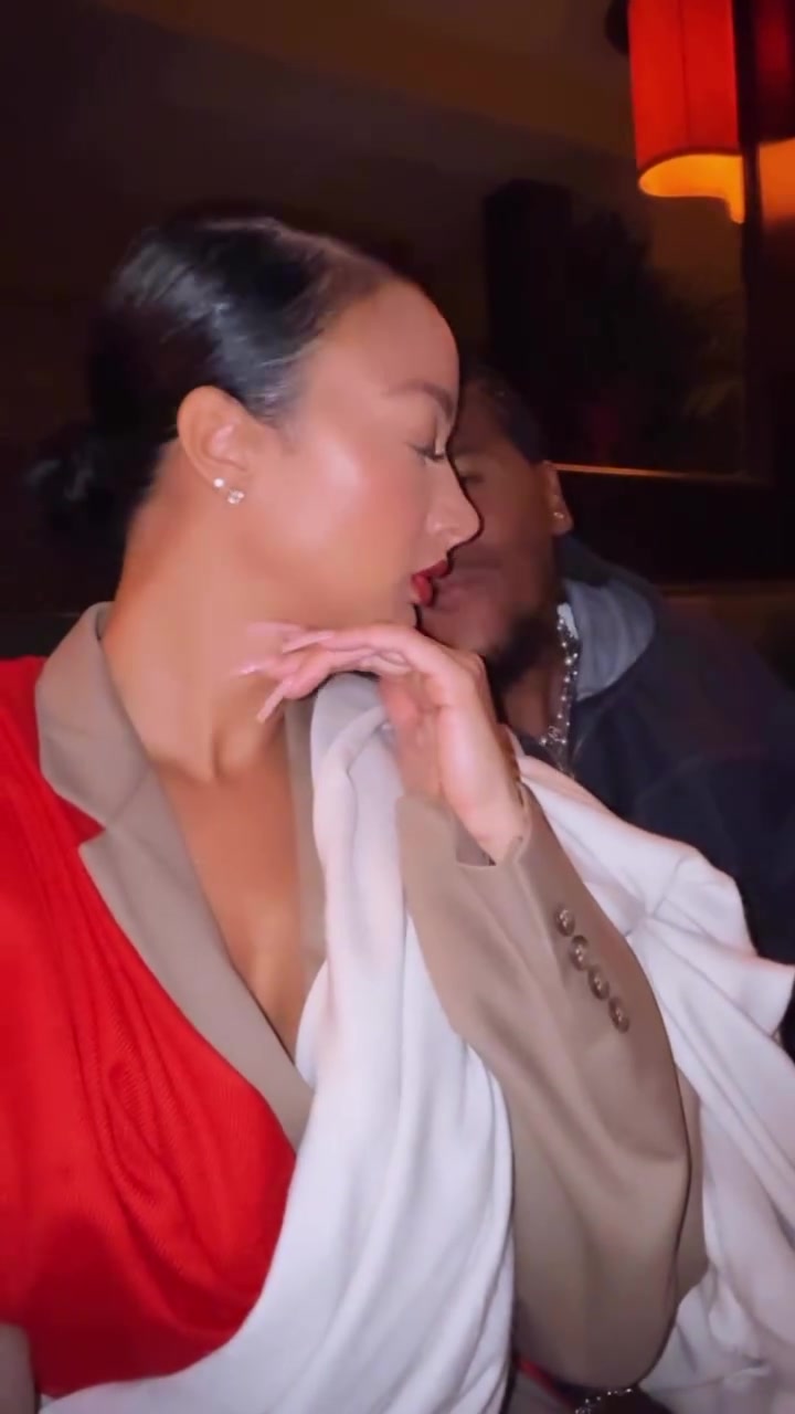 打架完就和好40歲女友今日又曬出與杰倫-格林親密接吻視頻