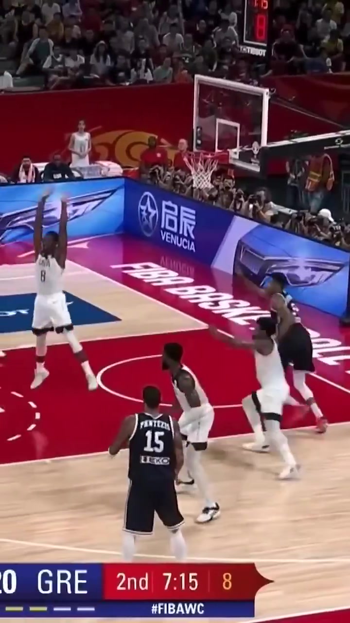 現(xiàn)在已經(jīng)適應(yīng)FIBA了19年世界杯字母哥被斯瑪特防懵了