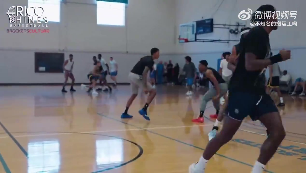 火箭小史密斯休賽期野球局這肉眼可見(jiàn)的漲球了呀