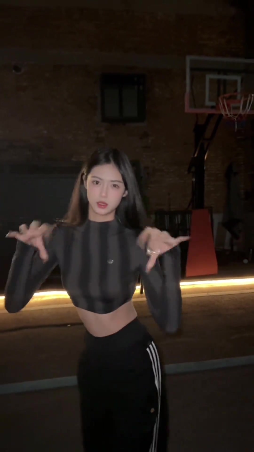 卓識秀小蠻腰熱舞誰說直女不穿阿迪