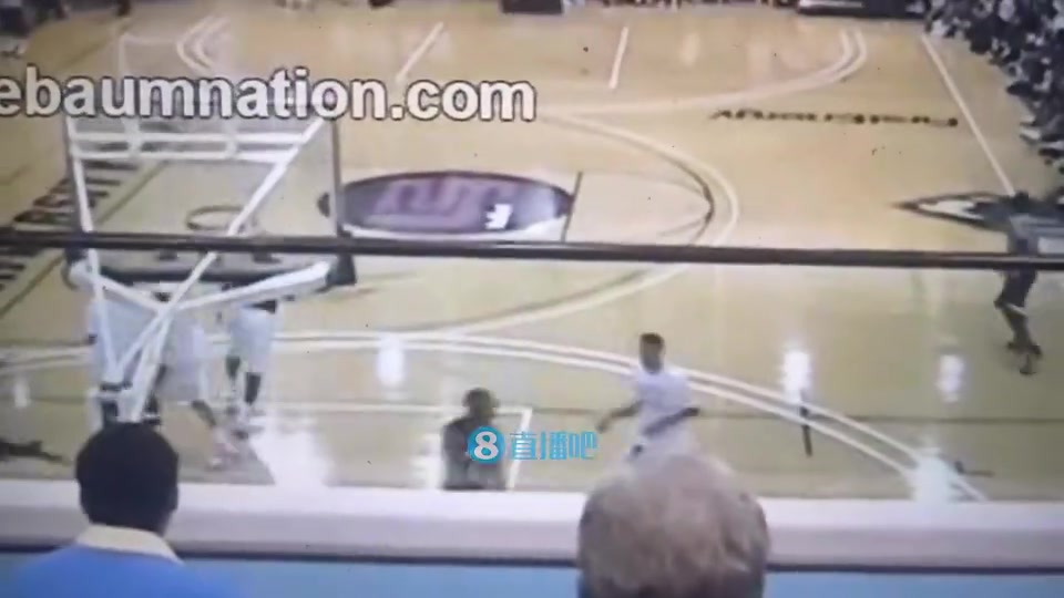美媒翻舊賬當年詹姆斯被大學生克勞福德隔扣耐克沒收了錄像帶