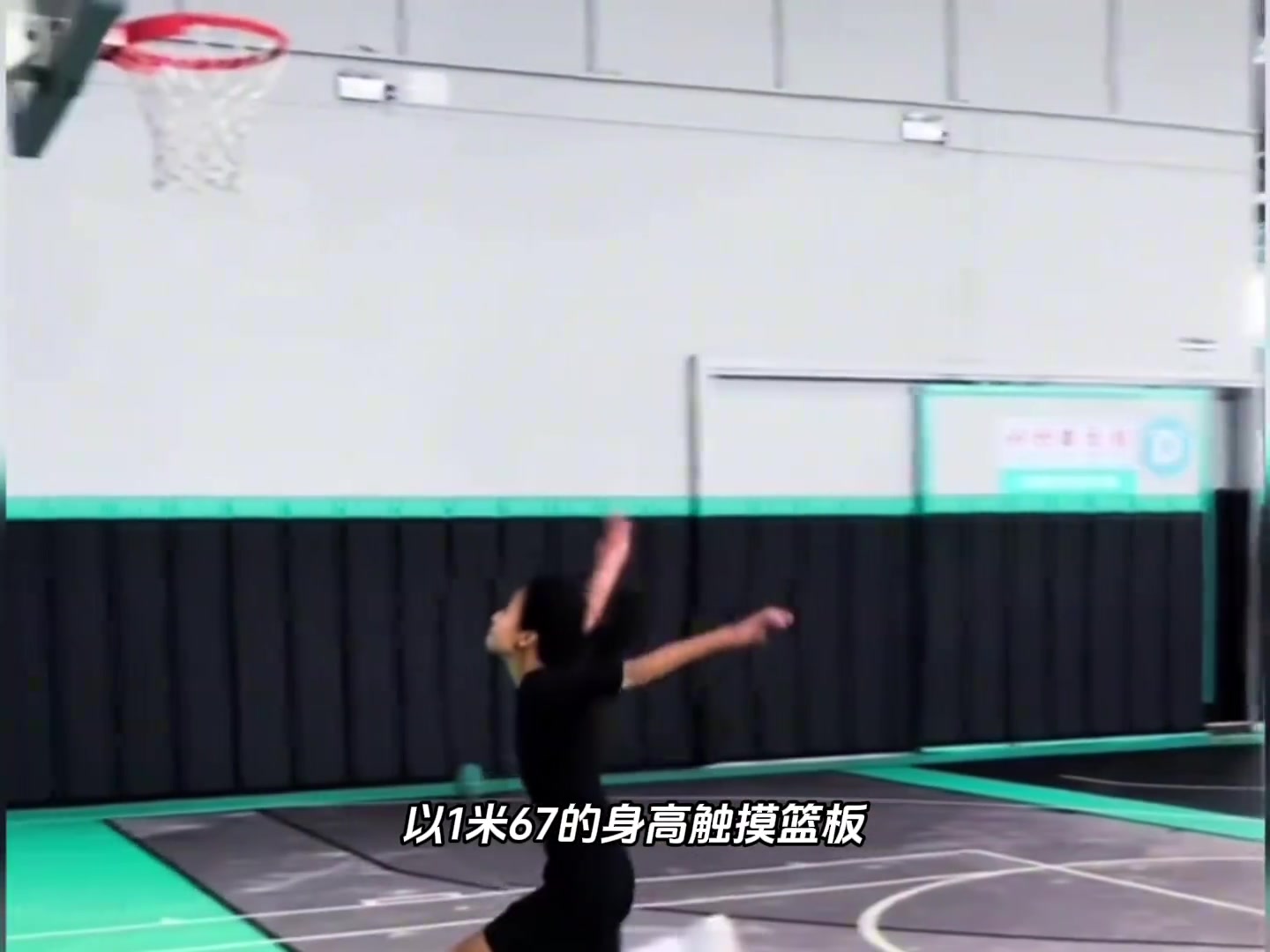 女籃未來之星張家裔她在最破舊的鄉(xiāng)間球場上演了最勵志的籃球