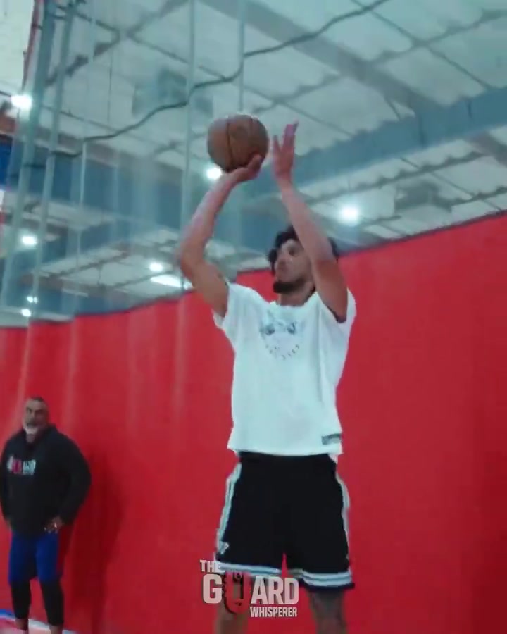 海斯休賽期苦練投射 新賽季要給東契奇老詹拉開(kāi)空間了