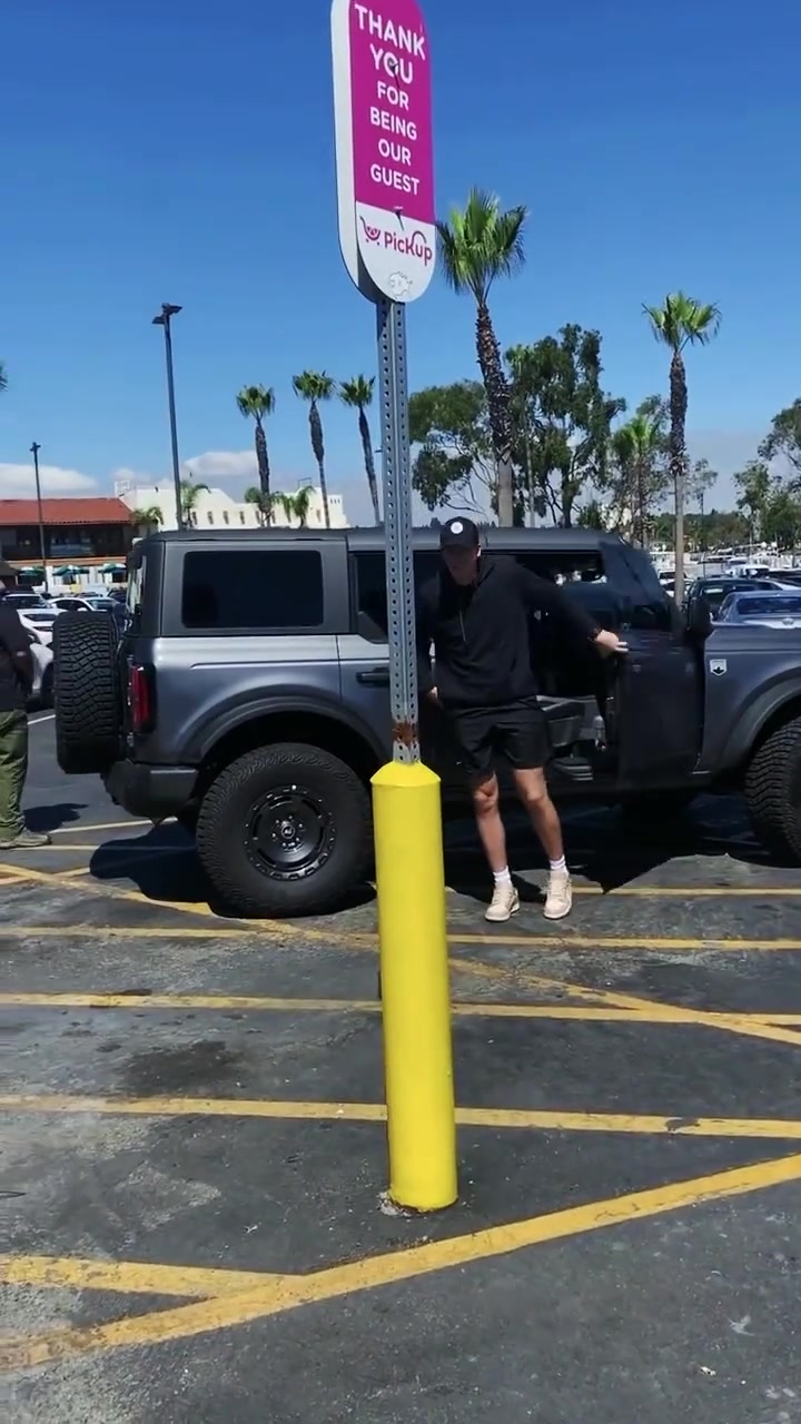 湖人顏值擔當感受一下里夫斯在洛杉磯有多少球迷