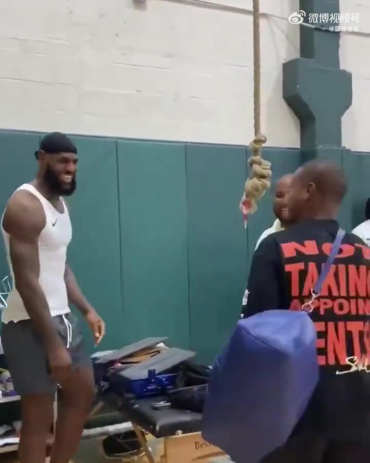 詹姆斯與地表最強175小托馬斯之前也曾是隊友