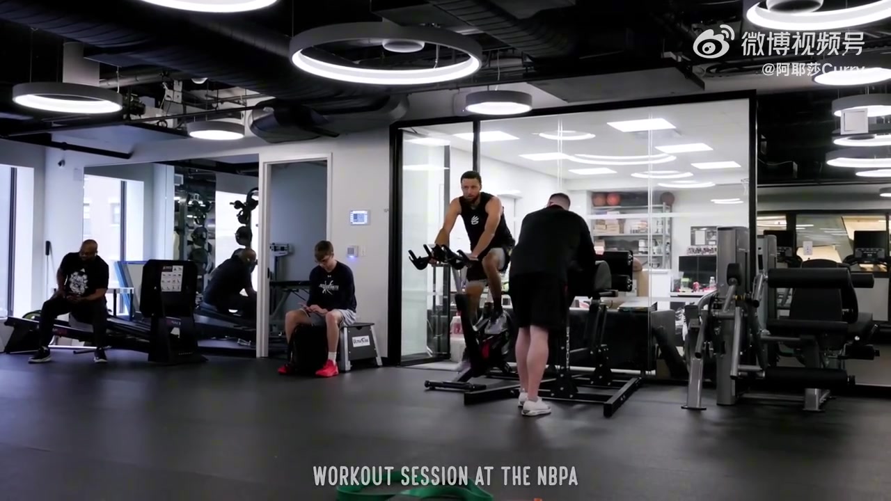 庫里的訓(xùn)練看著就很累了不知道他本人怎么堅持下來的