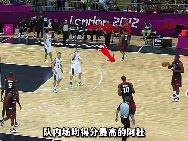 杜蘭特關鍵空位要球被科比無視隨后老科將球傳給詹姆斯來處理