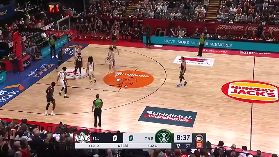 降維打擊麥基NBL首秀20中15狂砍32分13板3帽2斷