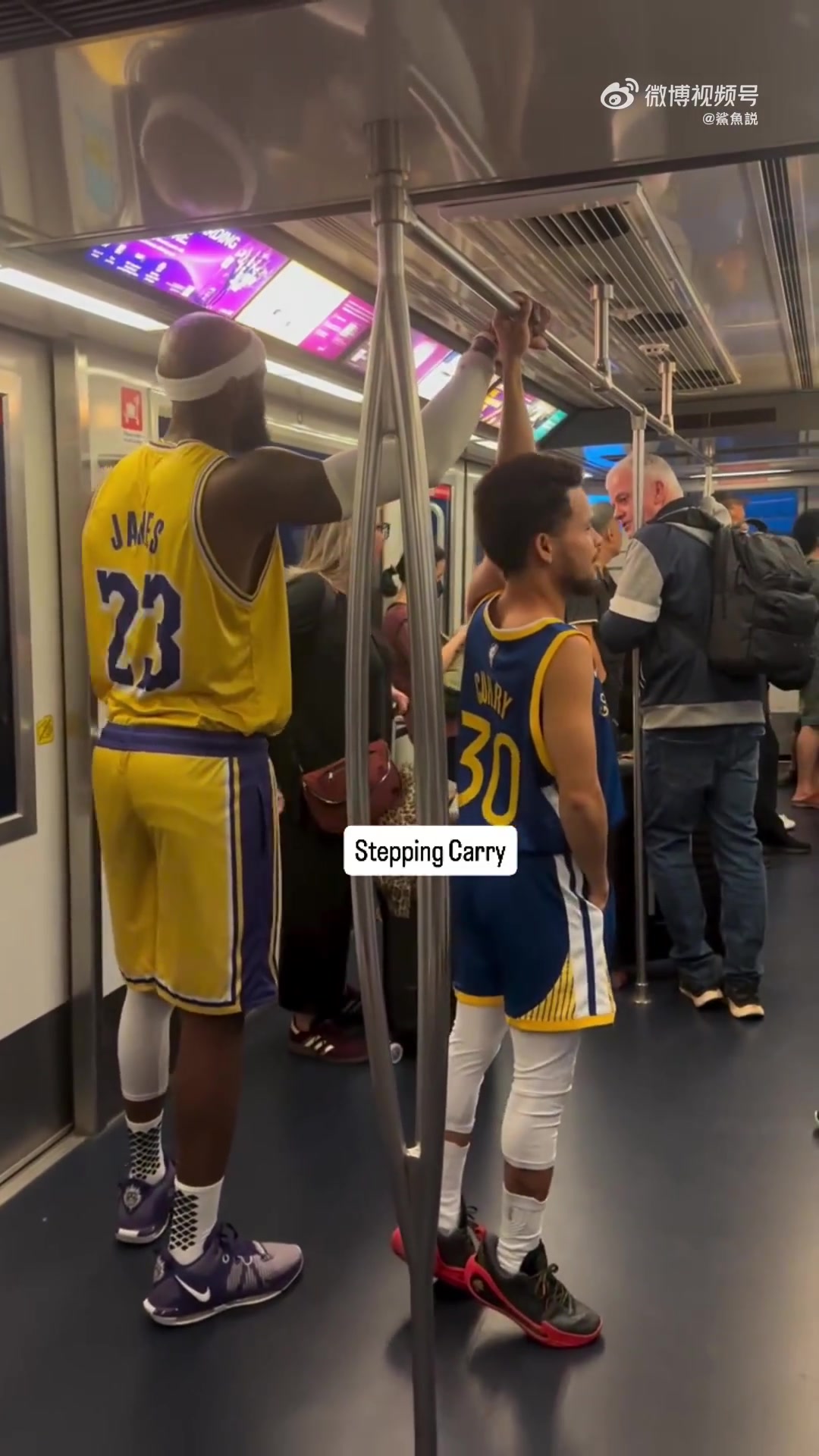 震驚老詹竟與庫里一起坐地鐵
