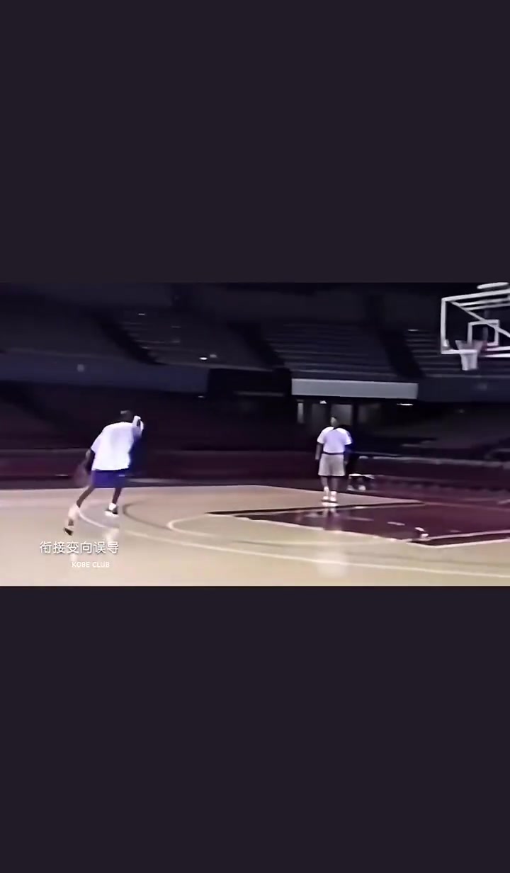 17歲的科比參加快船試訓(xùn)命中率100左手三分跳投驚呆訓(xùn)練師