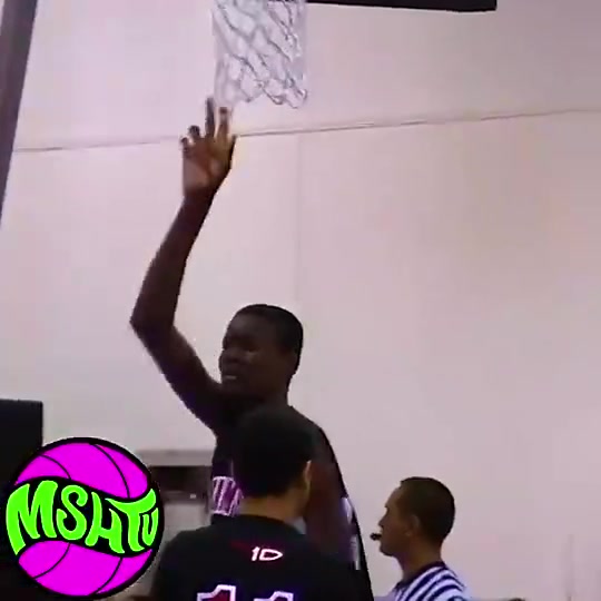 看看學(xué)生時期的艾頓是怎么打球的這也是天賦異稟啊