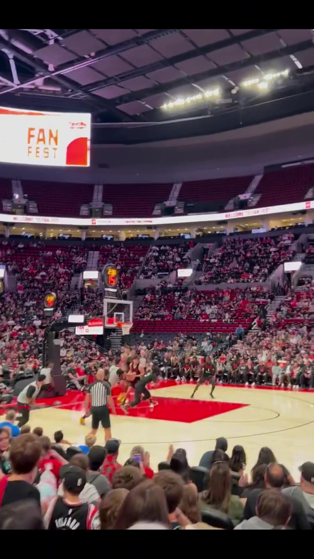 想啥呢開拓者后衛(wèi)居然想隔扣楊瀚森被小楊大帽拒絕