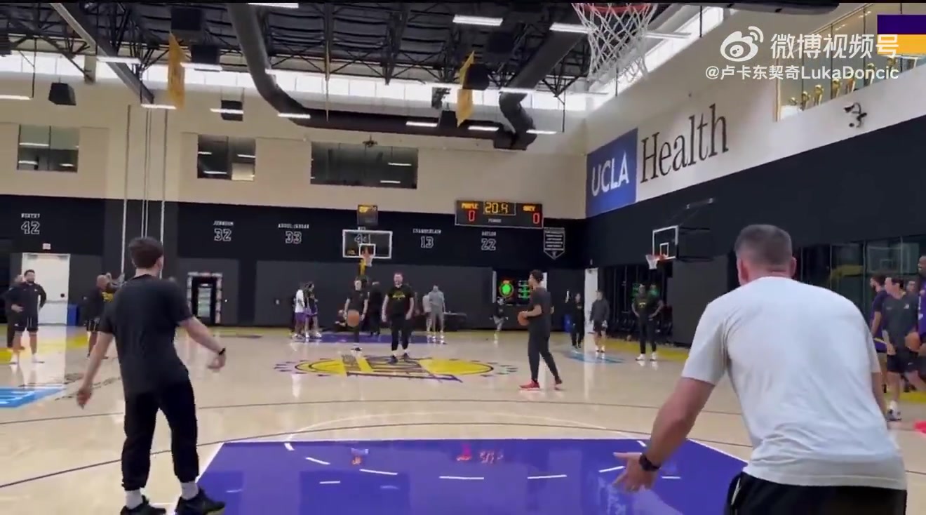 真是準(zhǔn)啊東契奇快樂又輕盈的訓(xùn)練 備戰(zhàn)首秀