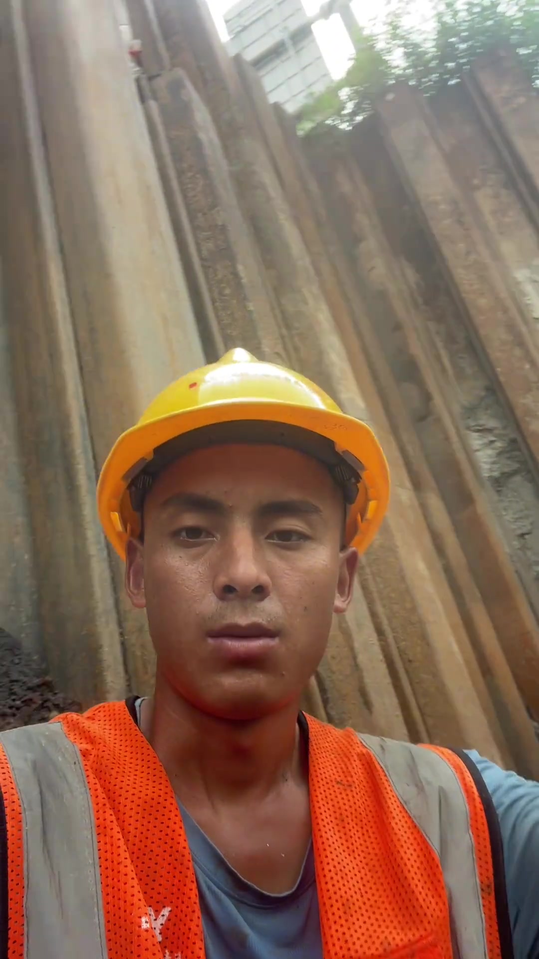 工地小哥曬視頻麻木的生活讓我愁容滿面球迷Man
