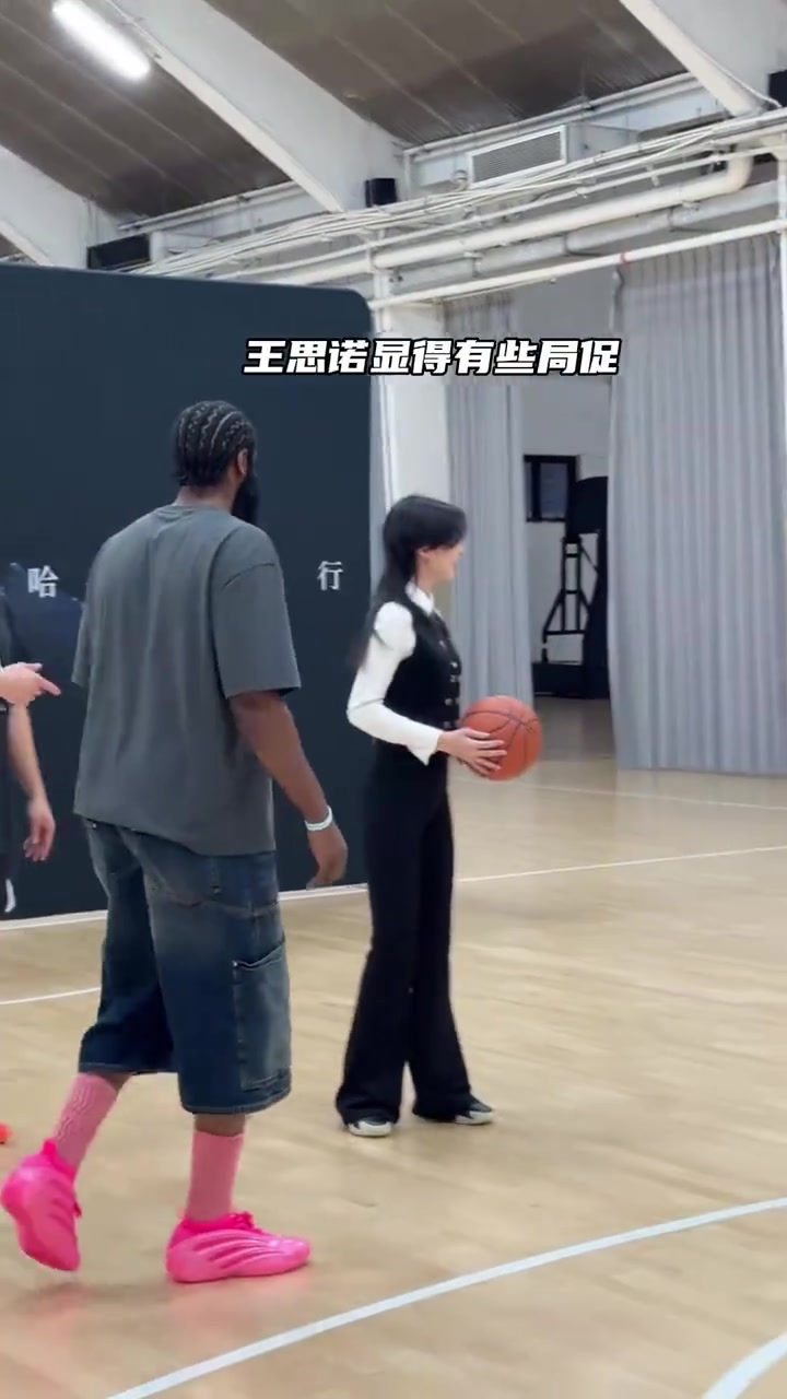 哈登臺球桌上打不過王思諾籃球場上總可以吧