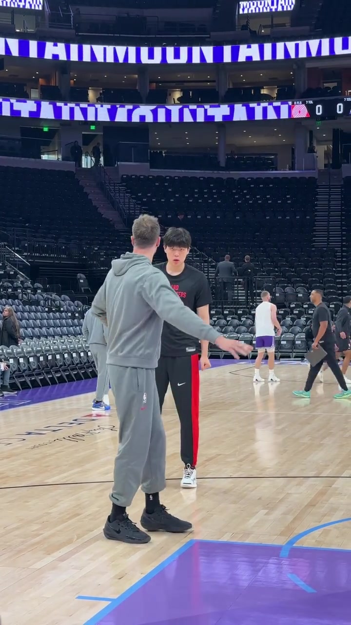 機(jī)會(huì)來了英語有長進(jìn)的楊瀚森本月接受斯普利特指導(dǎo)已不需翻譯