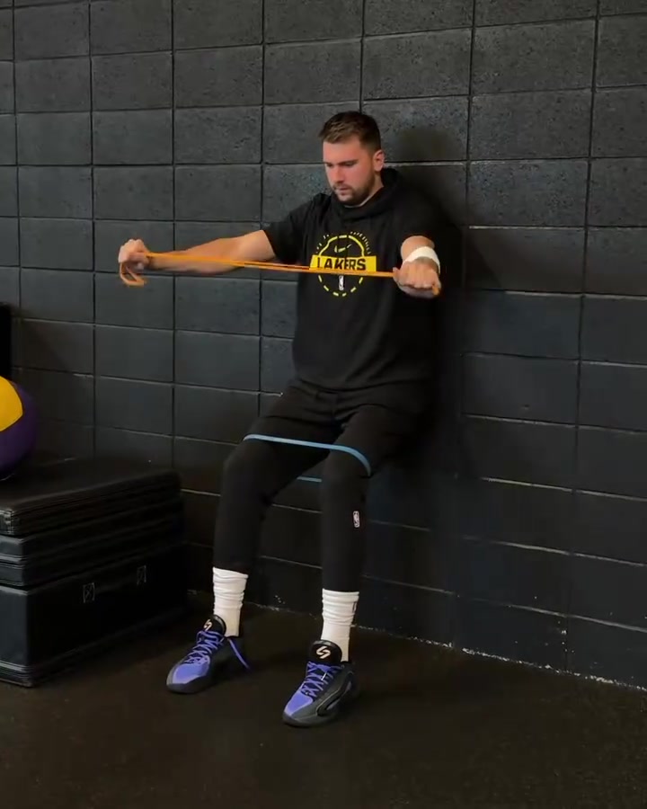 狀態(tài)火熱東契奇曬自己刻苦訓(xùn)練的視頻新賽季爭一下MVP