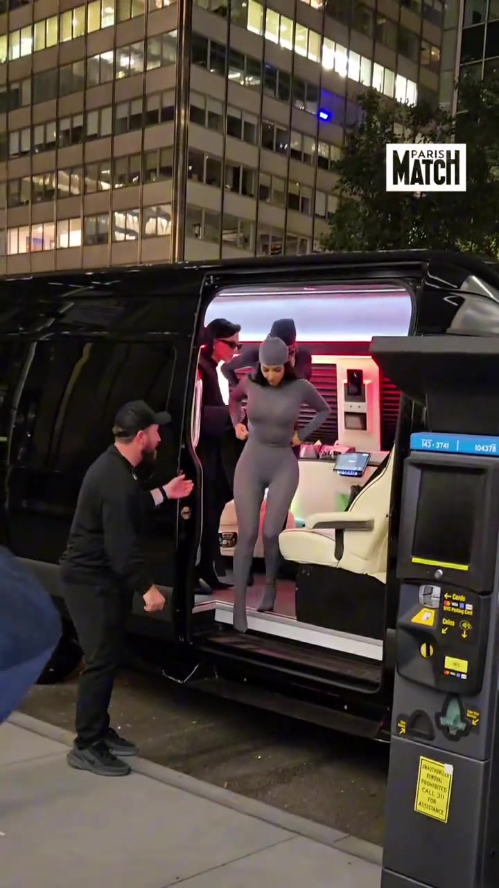 最強(qiáng)防守陣容卡戴珊一家也有自己的戰(zhàn)衣了