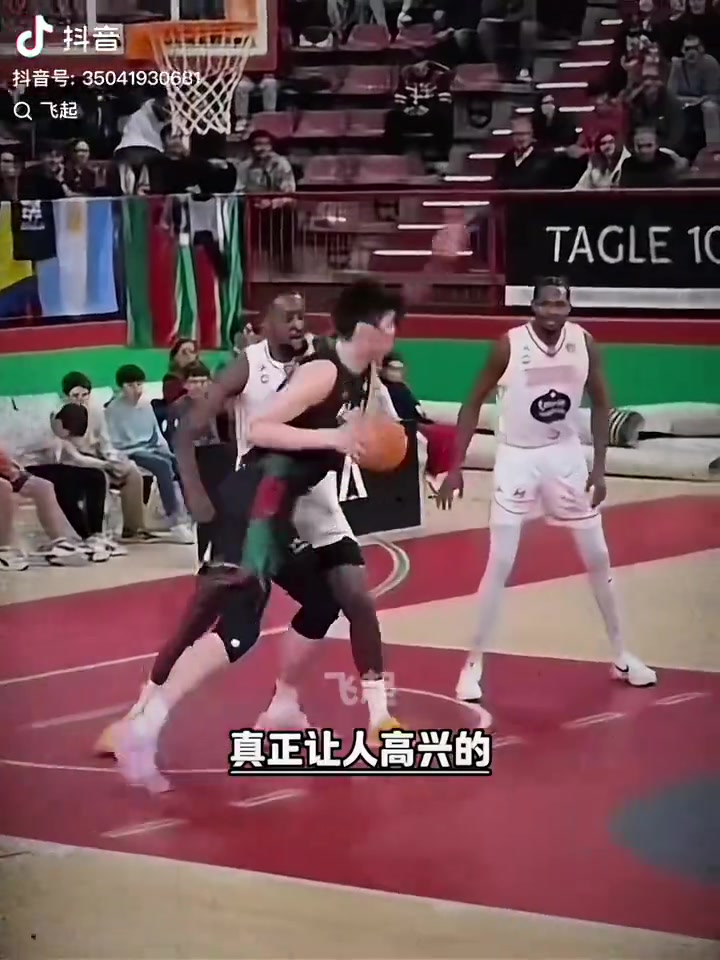 對比網(wǎng)友總結余嘉豪在歐洲的比賽防守腳步比楊瀚森快了不少