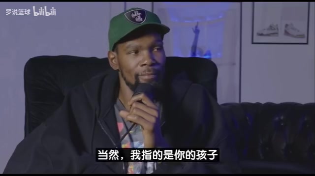 KD接受美女主持采訪我媽想抱孫子但不會催我7歲侄子最愛布克