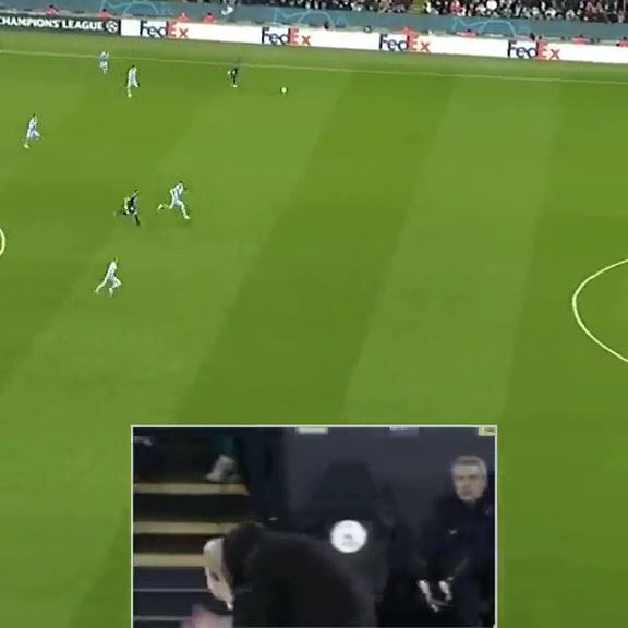 當(dāng)瓜帥看到維尼修斯突破之后就感到大事不妙了