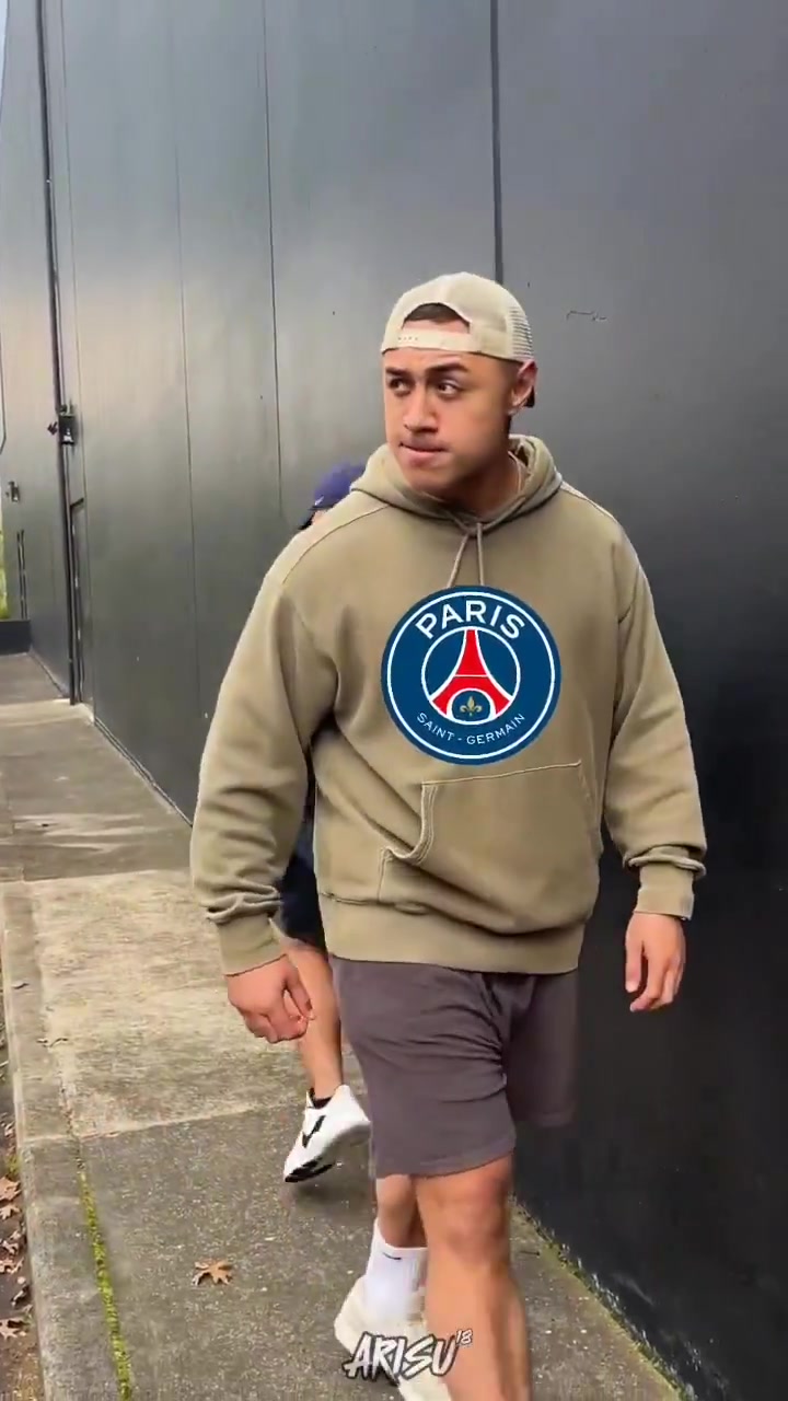 國(guó)外網(wǎng)友惡搞當(dāng)大巴黎見到巴薩和切爾西時(shí)