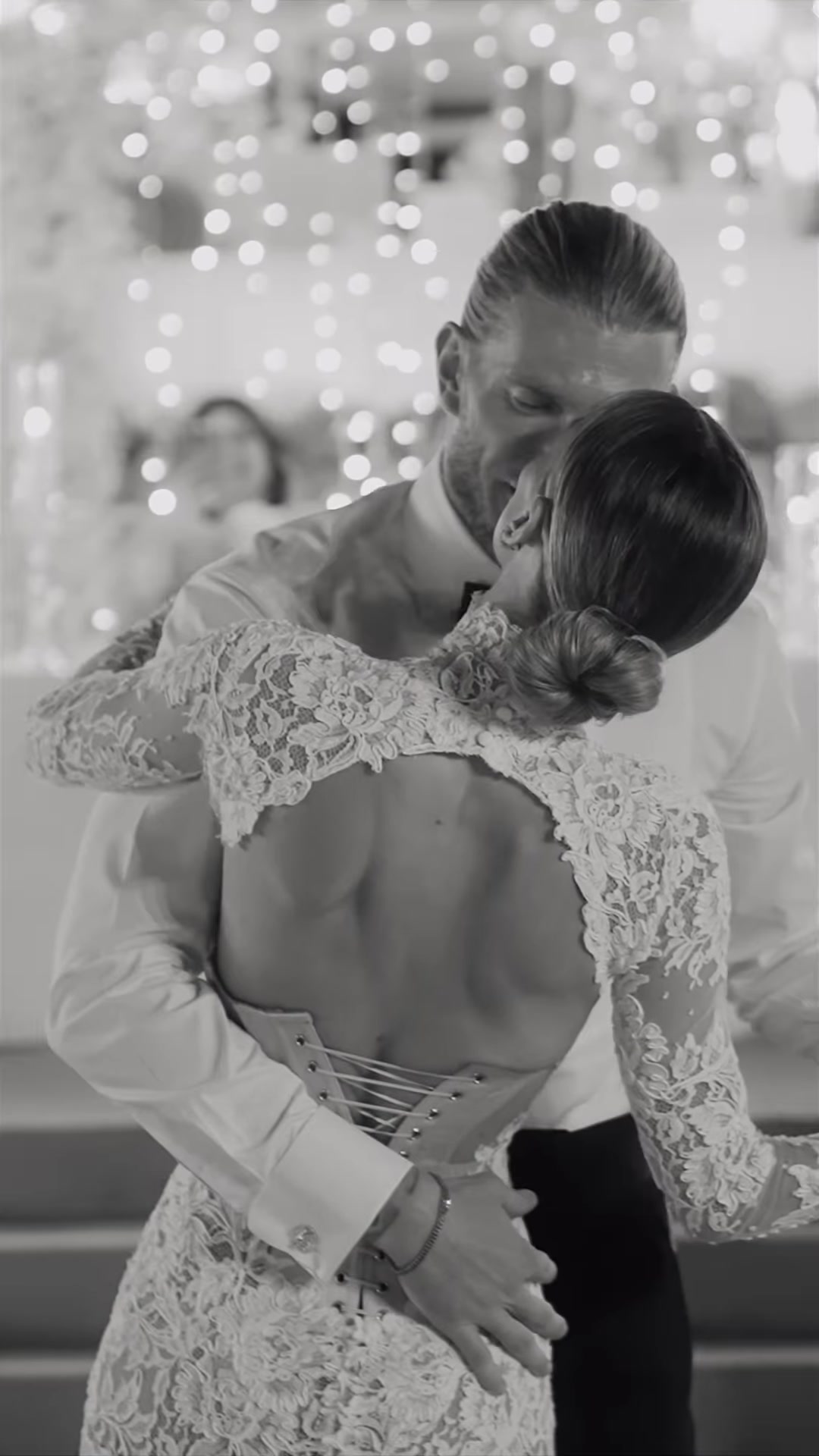 羨慕卡里烏斯妻子曬結婚視頻這么漂亮身材又好的老婆誰不喜歡