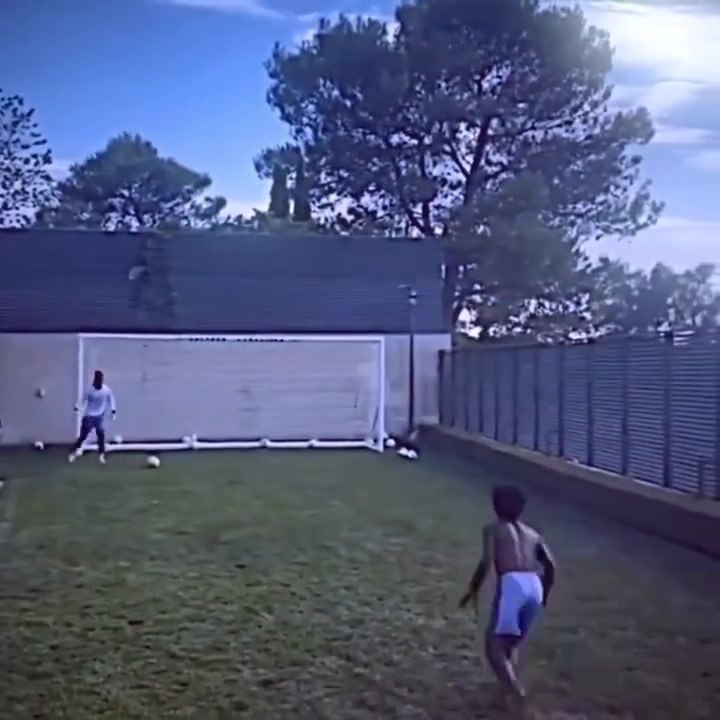 門(mén)將也想試試名場(chǎng)面卡馬文加家中守門(mén)秀各種撲救