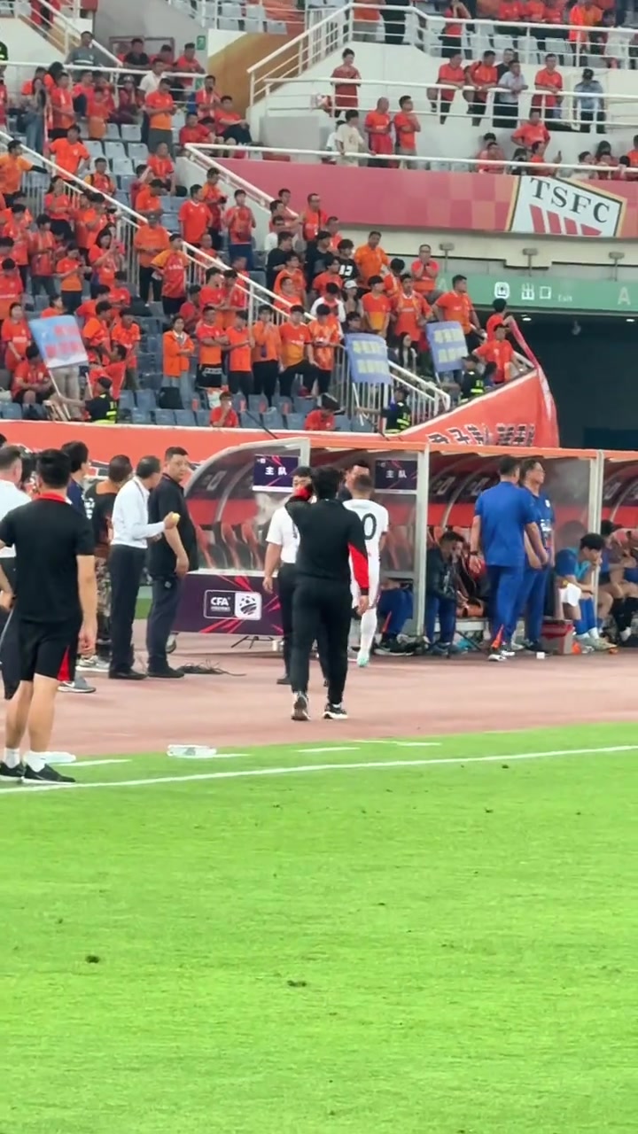 泰山隊再輸蓉城相比上次被喊下課崔康熙這回淡定了許多