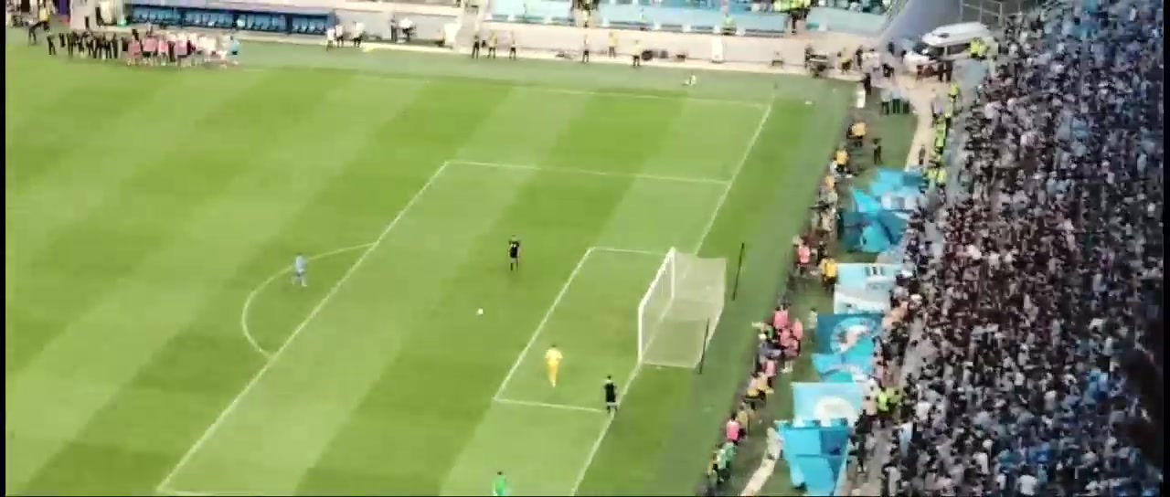 國安球迷實(shí)拍侯森撲點(diǎn)撲出點(diǎn)球后球迷們徹底沸騰