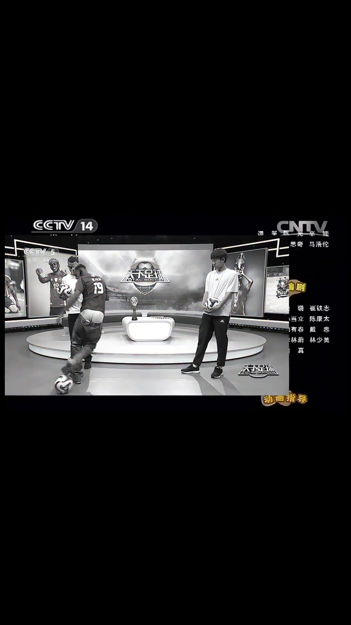 全中國(guó)觀眾都看到了亞馬爾天足節(jié)目中秀技術(shù)結(jié)果褲子脫落