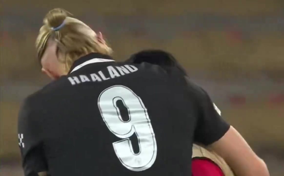 曾經(jīng)的隊(duì)友哈蘭德和南野拓實(shí)在歐冠聯(lián)賽中重聚