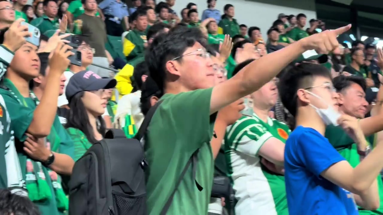 國安球迷百感交集實拍賽后謝場工體漫罵聲與鼓勵聲交織