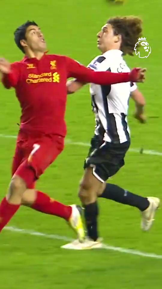 技術(shù)流的魅力蘇亞雷斯神作在科洛奇尼推搡下完成同向卸球