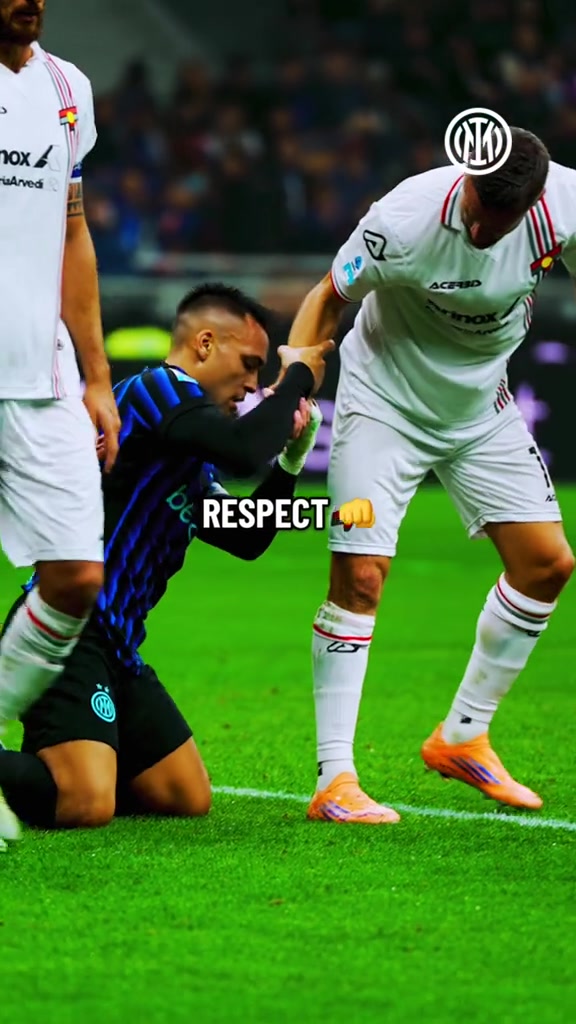 硬漢國米官推致敬當(dāng)英超傳奇拉起藍黑傳奇