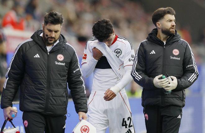 德天空：法蘭克福中場烏尊肌肉受傷，預計12月歐冠踢巴薩復出