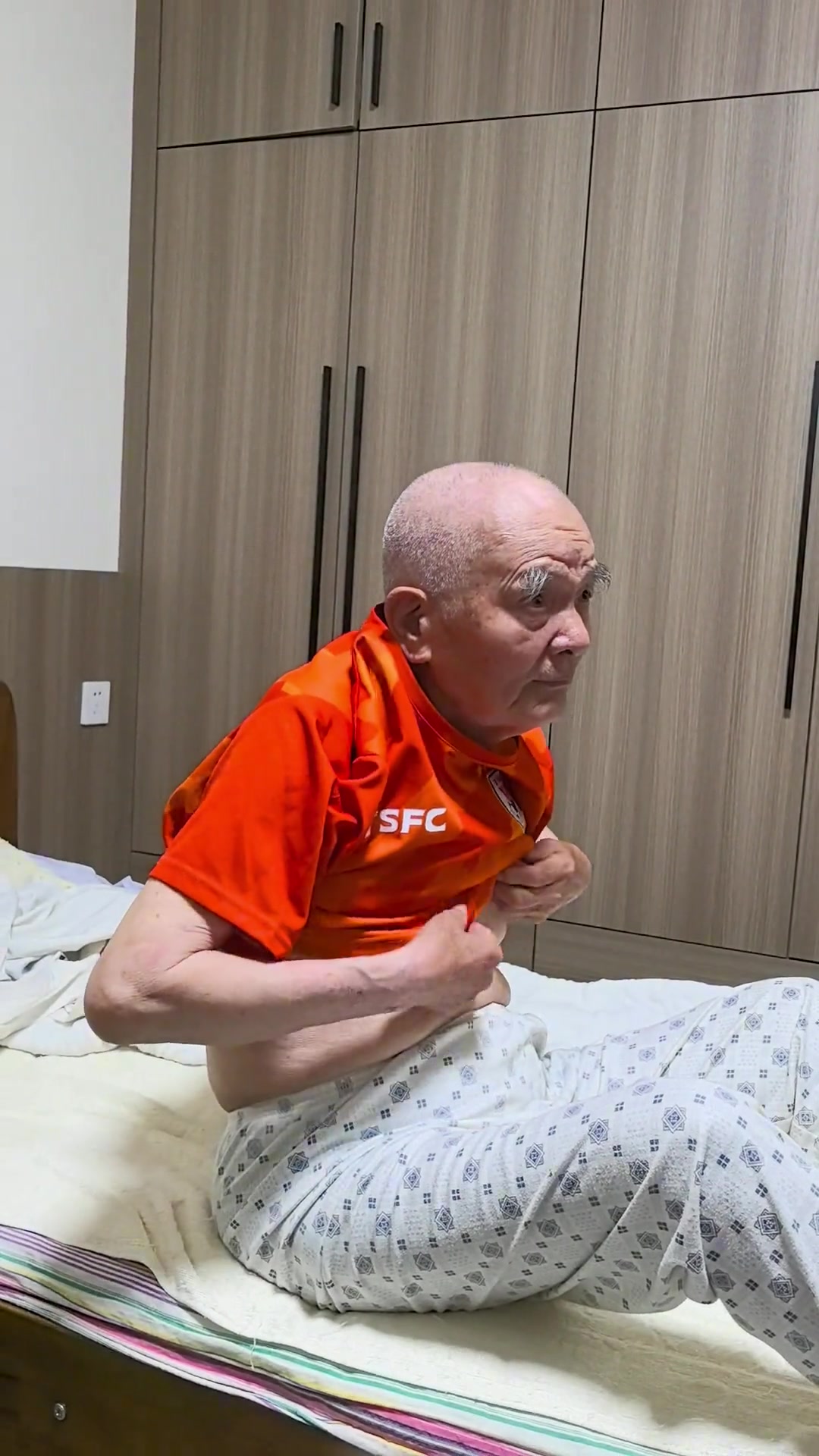 阿爾茨海默病可以讓他認不出自己的兒子卻忘不了泰山隊的比賽