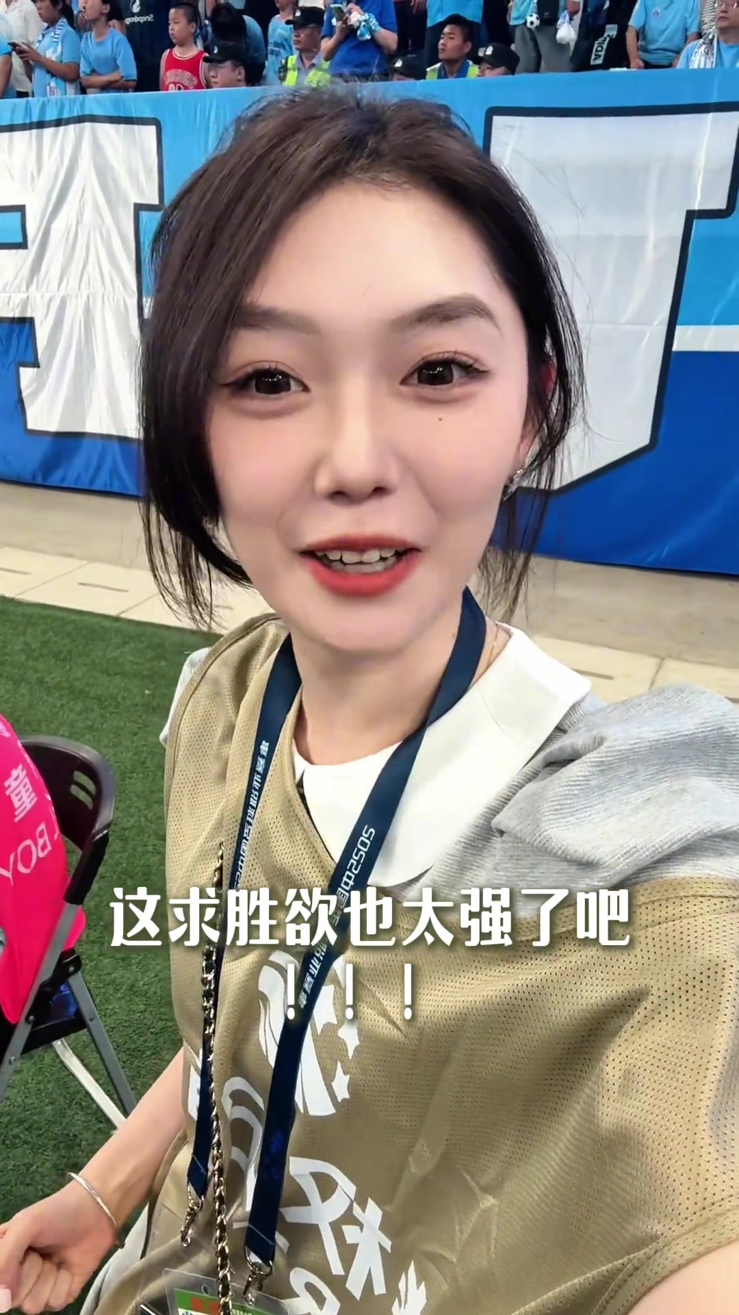 大連球迷有多狂熱對(duì)陣國安時(shí)集體赤膊上陣吶喊助威