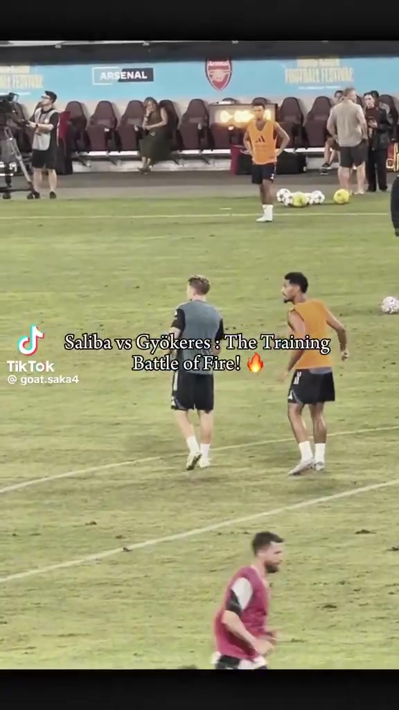 約克雷斯在訓練中單挑薩利巴