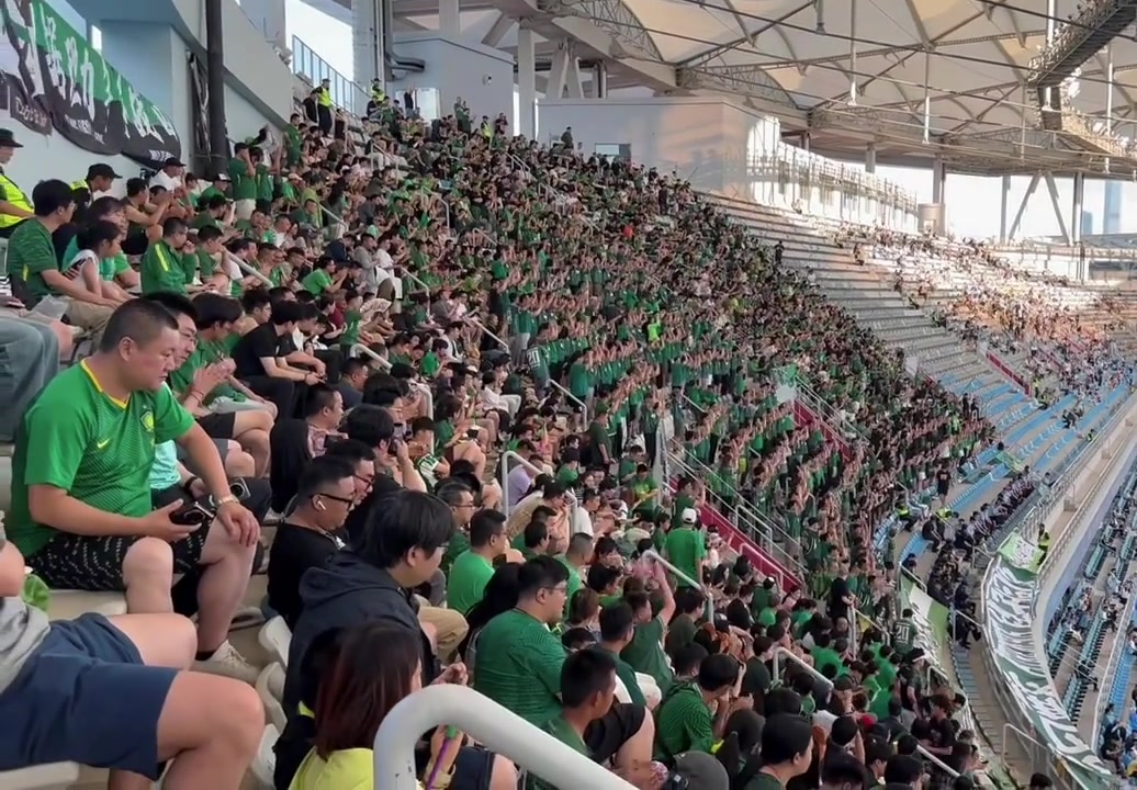 第十二人實(shí)拍北京國(guó)安近六千名球迷遠(yuǎn)征大連梭魚(yú)灣