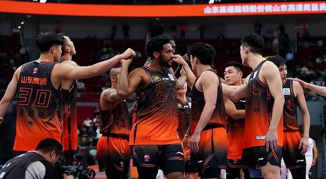 山東男籃熱身賽兩連勝，鮑威爾單場14分，磨合磨合，克裡斯將到隊