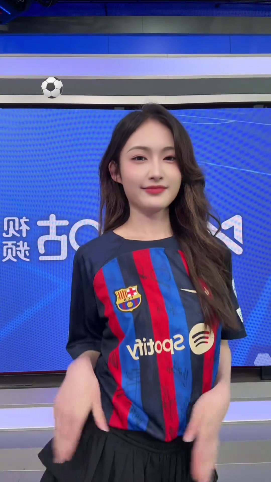 云姨巴薩變裝來啦這一拳是否擊中你的心