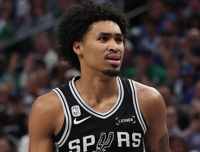 Shams：馬刺榜眼秀迪倫-哈珀左小腿受傷，預(yù)計缺陣數(shù)周