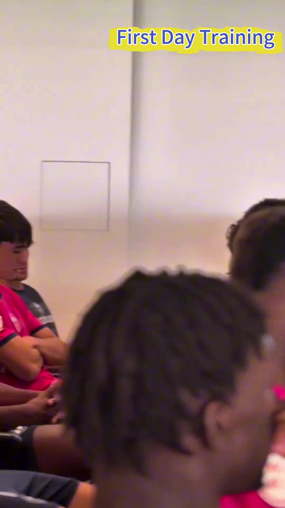 鄺兆鐳加盟西協(xié)乙球隊(duì)后第一練這強(qiáng)度直接拉滿了隊(duì)友們都太高大