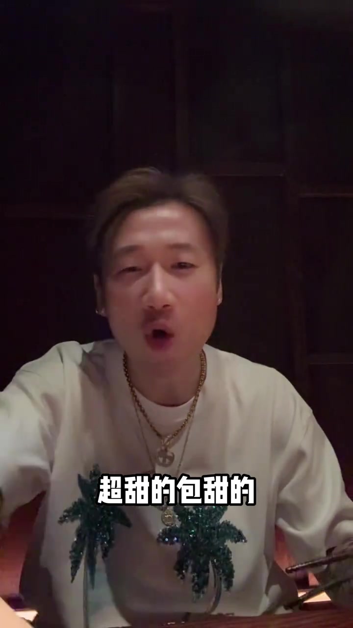 前恒大球員這么會玩啊榮昊約一個韓國小姐姐吃飯超甜的