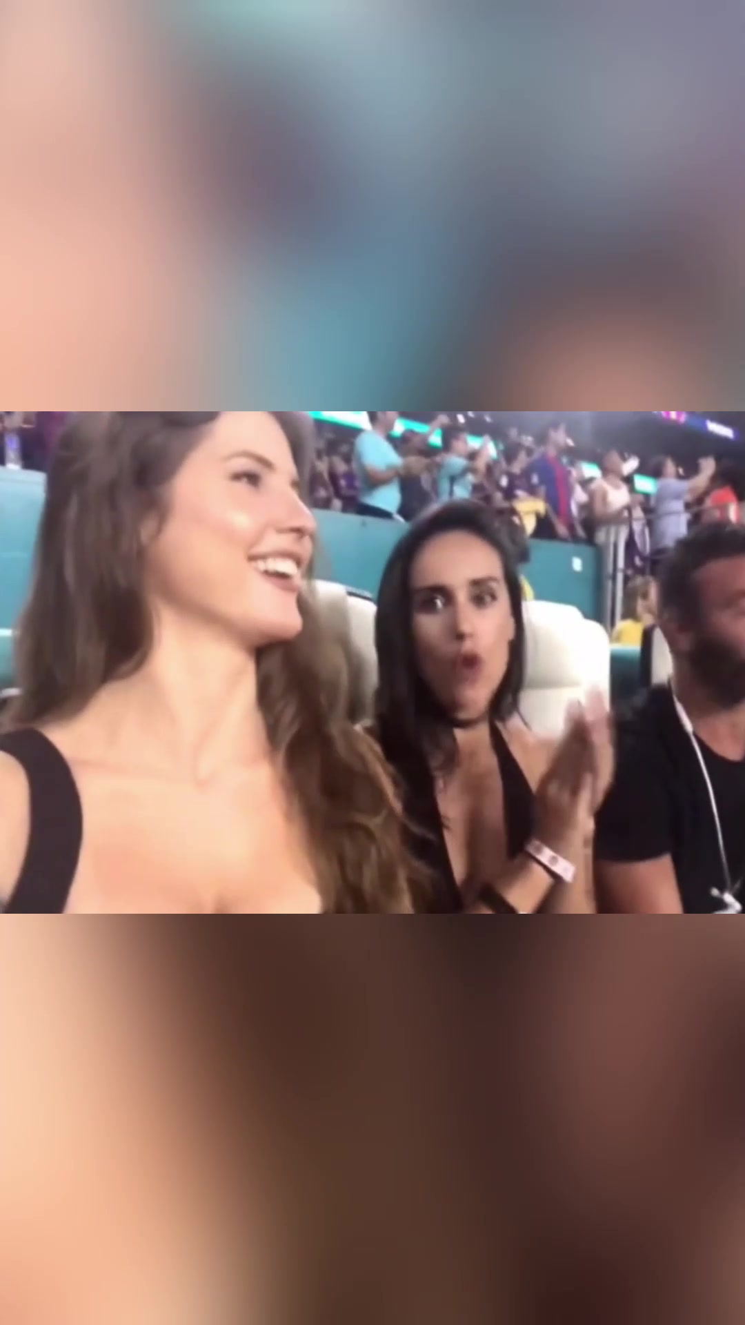 神仙顏值讓內(nèi)馬爾都心動(dòng)的美女忍不住回頭多看幾眼