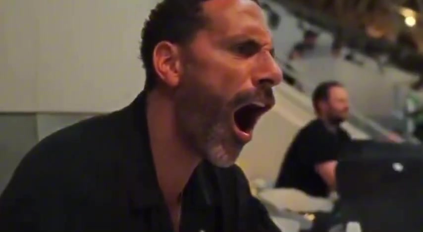 看到C羅進(jìn)球后費(fèi)迪南德現(xiàn)場Siuuu果然是C羅最好大哥