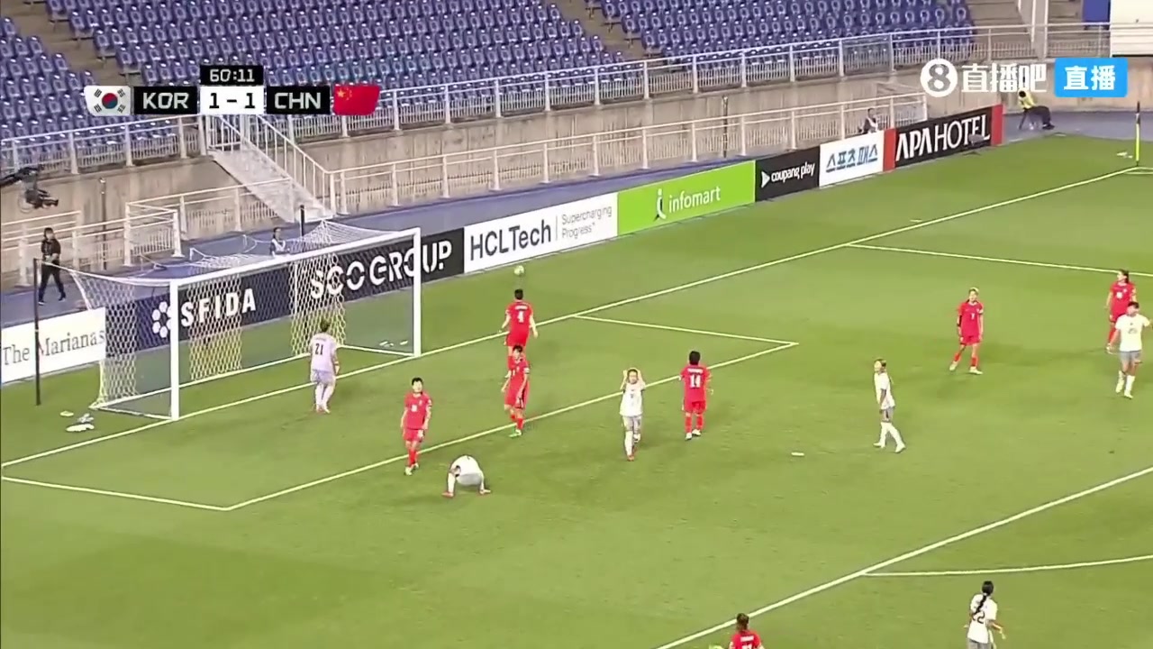 主帥不敢相信王霜門前無人防守下射門偏出