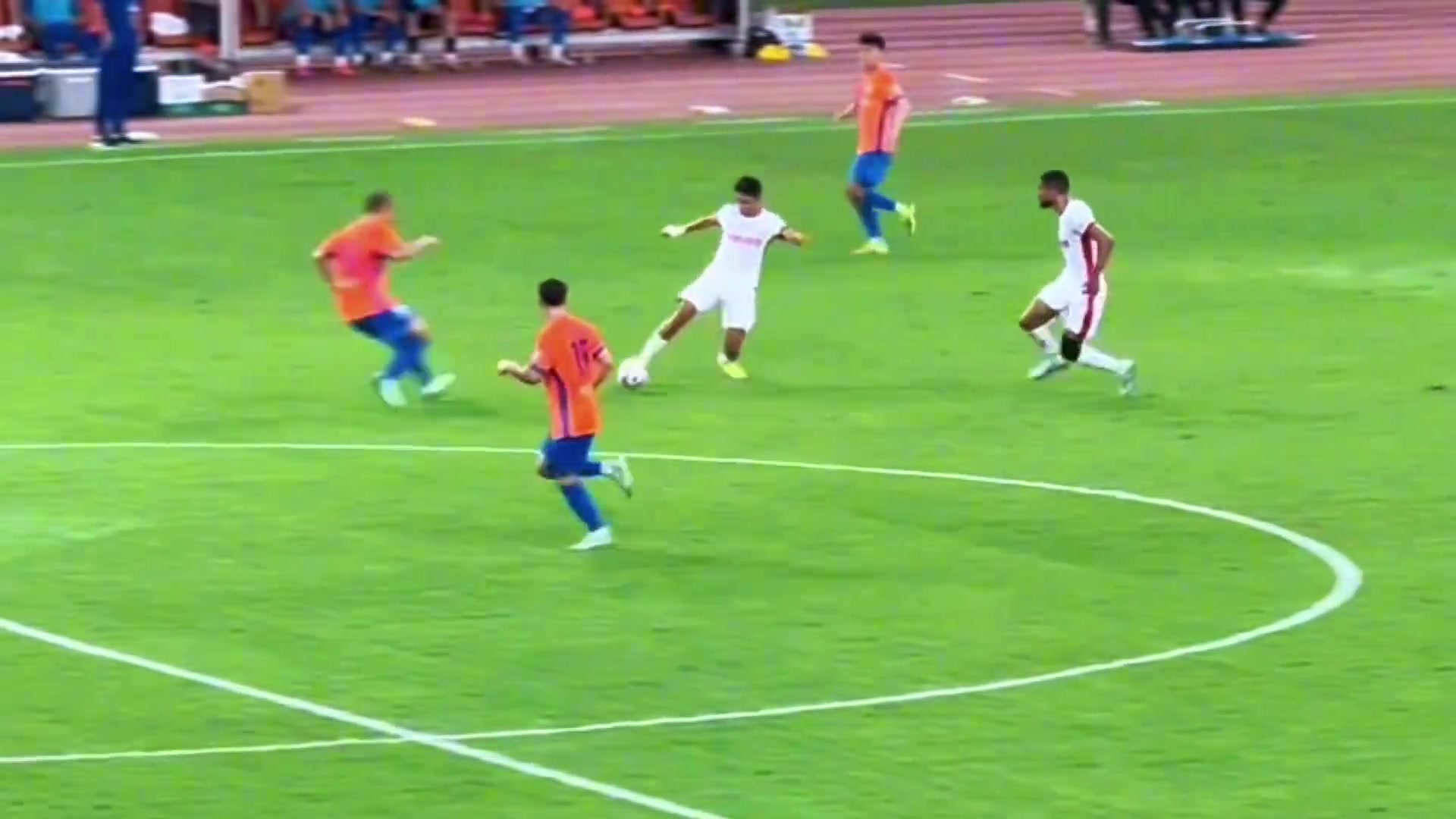 哥們練過(guò)啊洛佩茲高光技能臥倒單腿搶斷